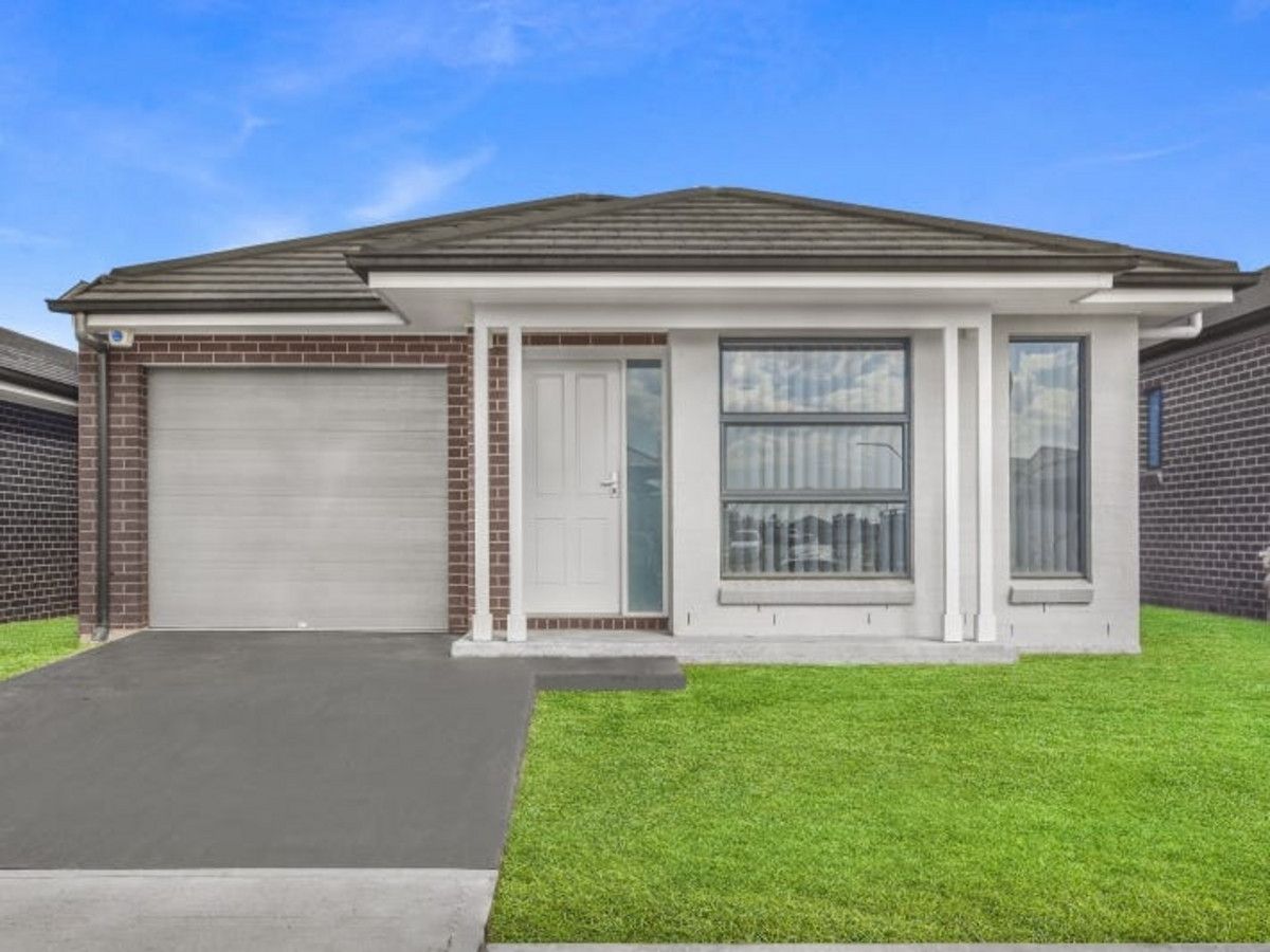 4 bedrooms House in 42 Silverton Street GREGORY HILLS NSW, 2557