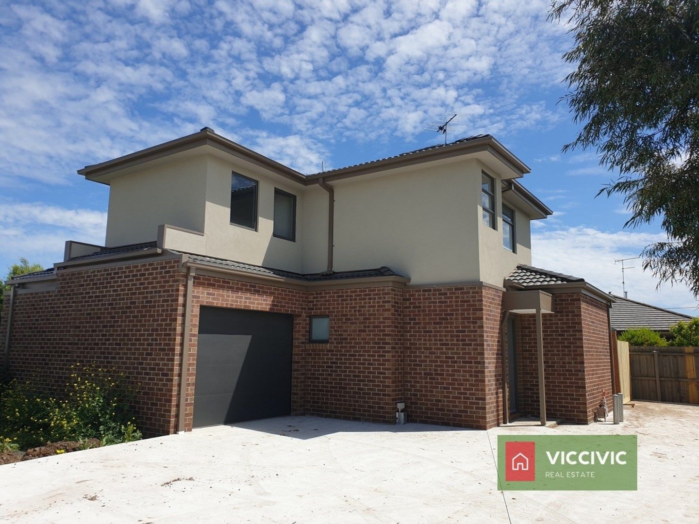 4 bedrooms Townhouse in 2/7 Jasmine Street BELL PARK VIC, 3215