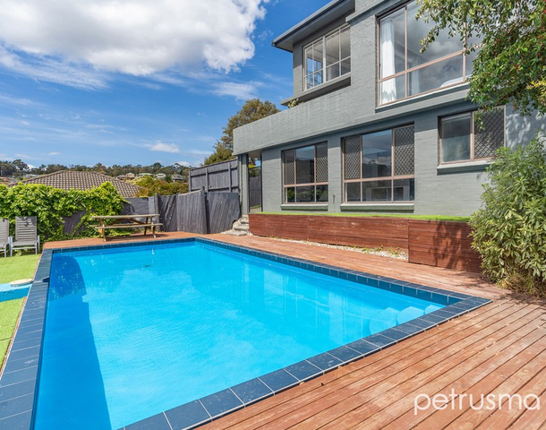 12 Manly Avenue, Lindisfarne TAS 7015