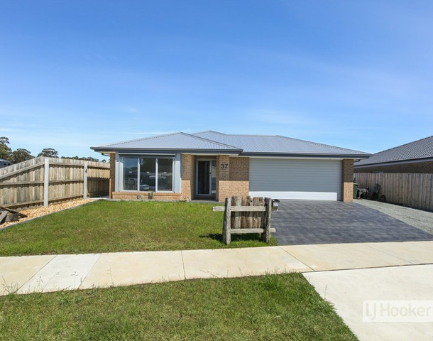 37 Bedggood Grove, Paynesville VIC 3880