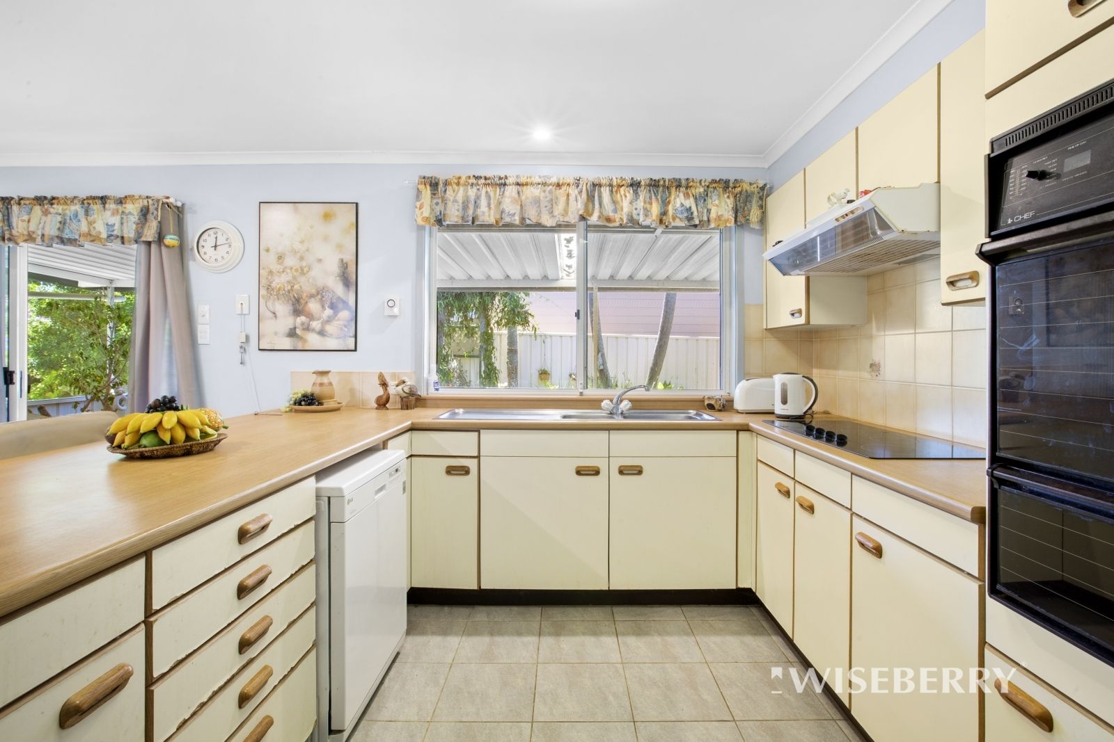 100 Griffith Street, Mannering Park NSW 2259, Image 2