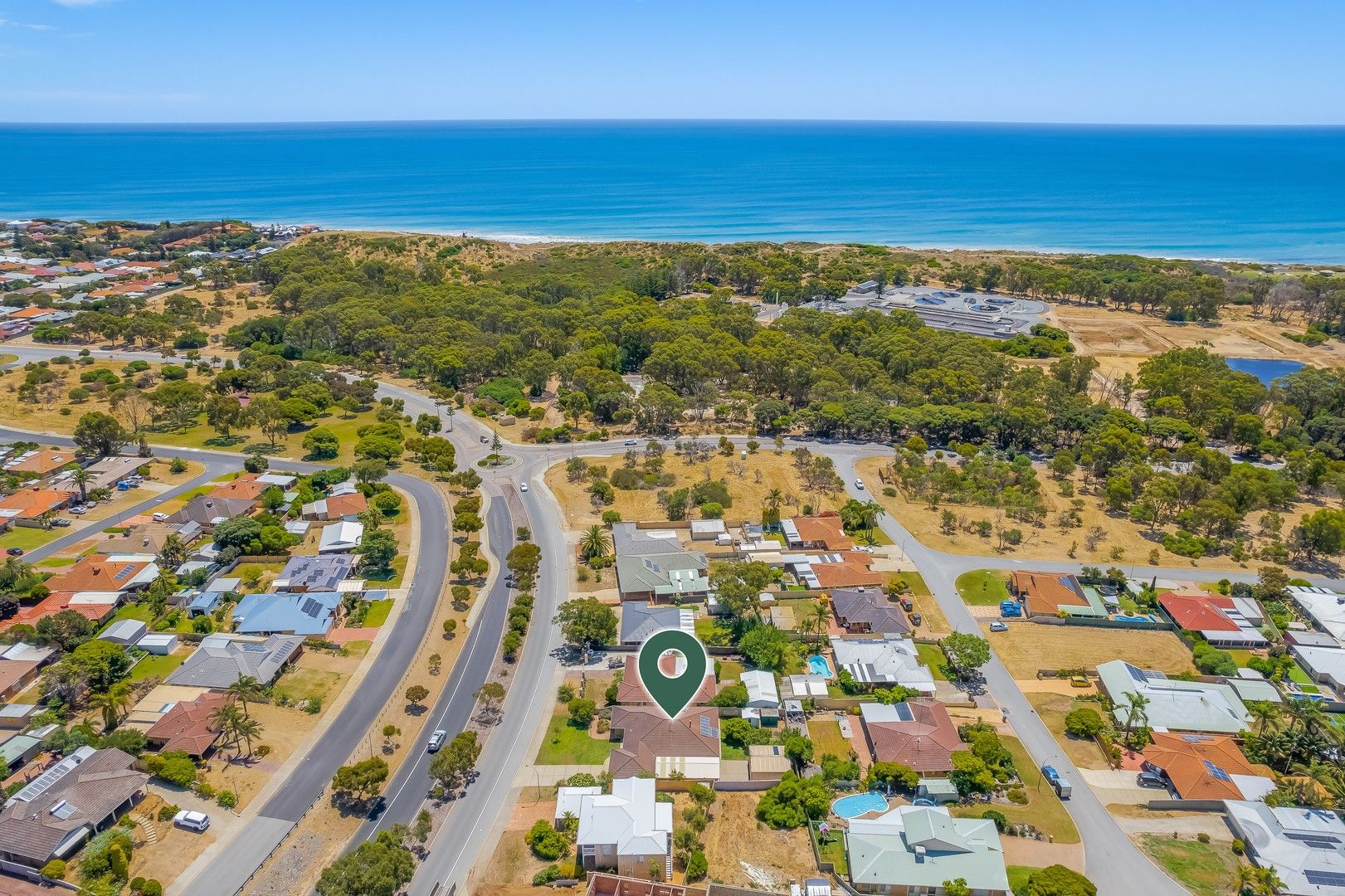 4 bedrooms House in 94 Peelwood Parade HALLS HEAD WA, 6210