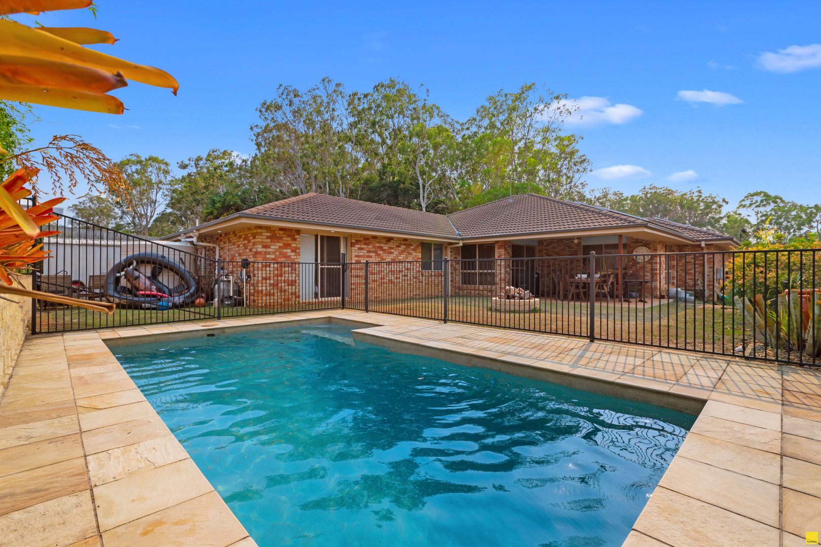 10 Shearwater Street, Cleveland Property History & Address Research