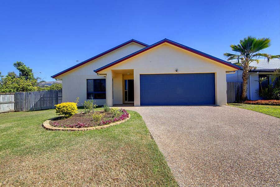 4 bedrooms House in 5 Sunview Court IDALIA QLD, 4811