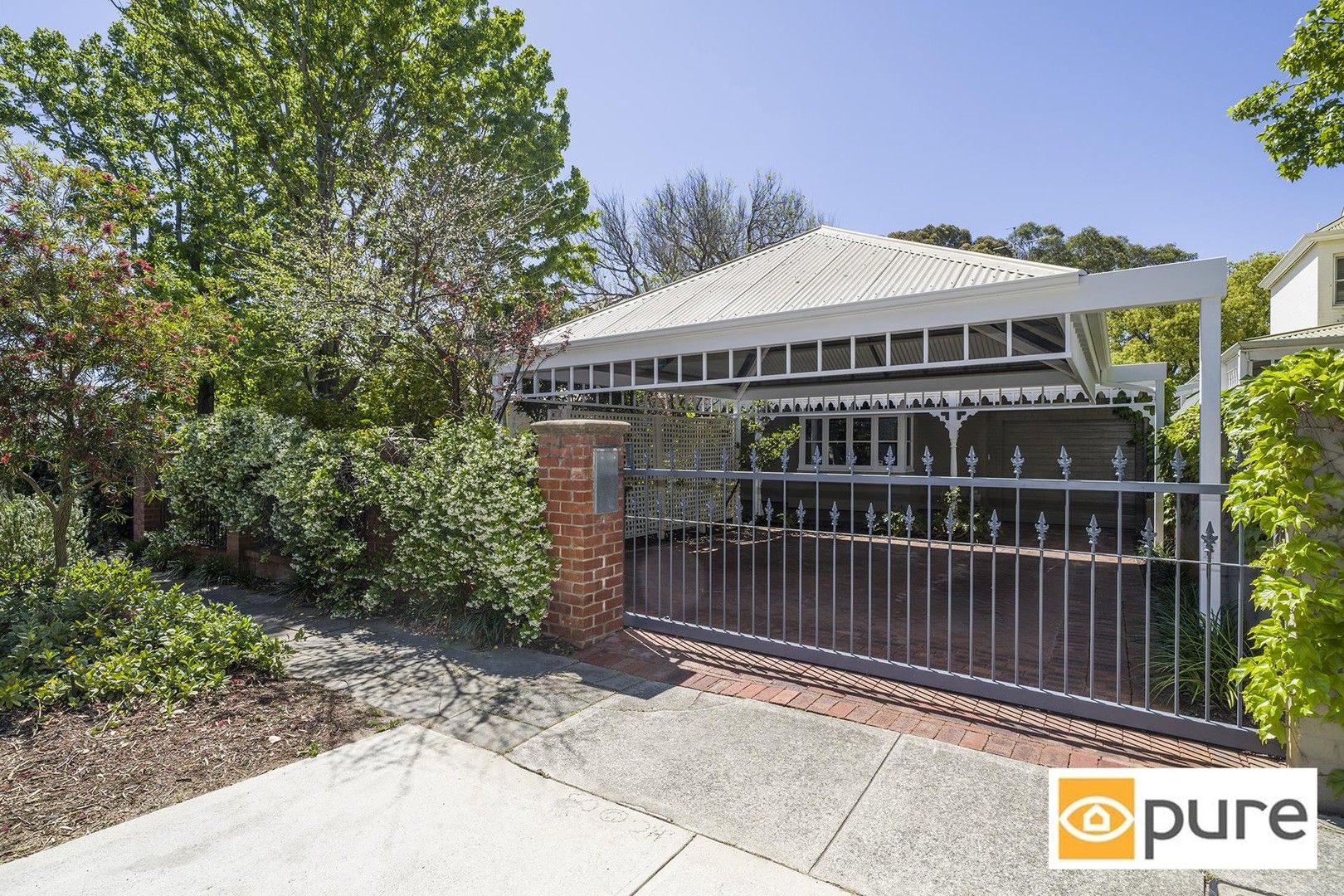 4 bedrooms House in 11 Wood Street SWANBOURNE WA, 6010