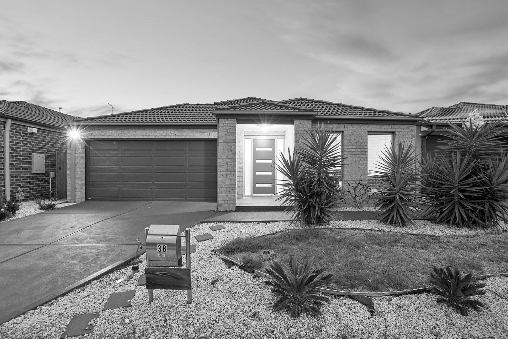 38 Mickleham Drive, Cranbourne North VIC 3977, Image 0