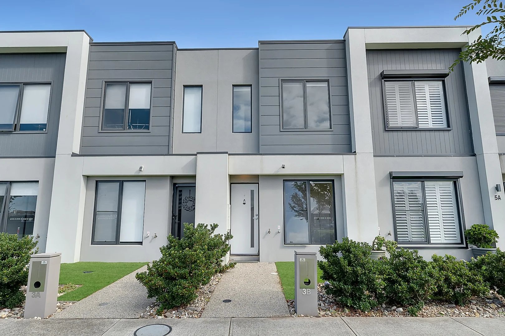 3B Thoroughbred Drive, Clyde North VIC 3978