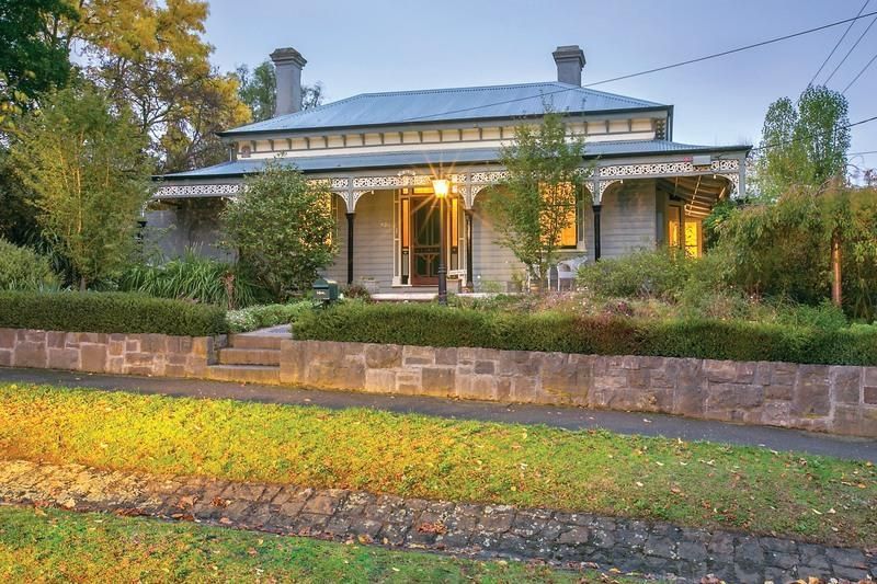 421 Lyons Street South, Ballarat Central Property History & Address
