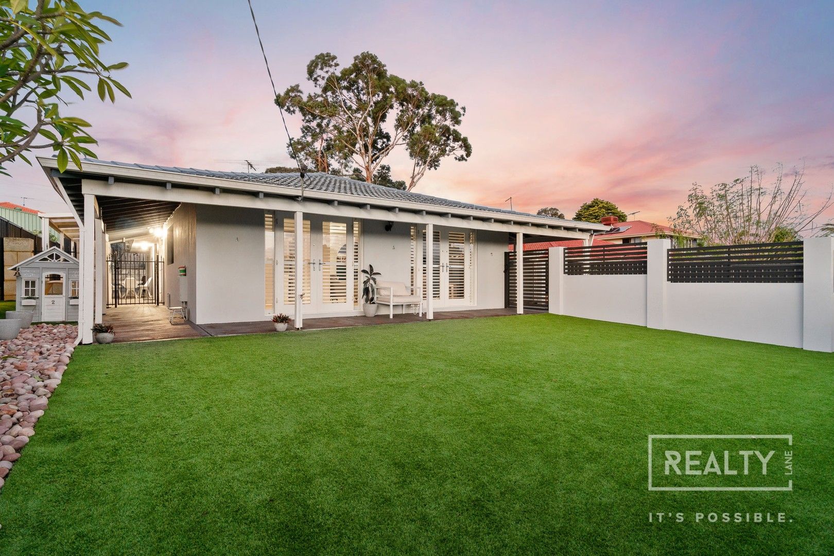 4 bedrooms House in 140 Duffy Road CARINE WA, 6020