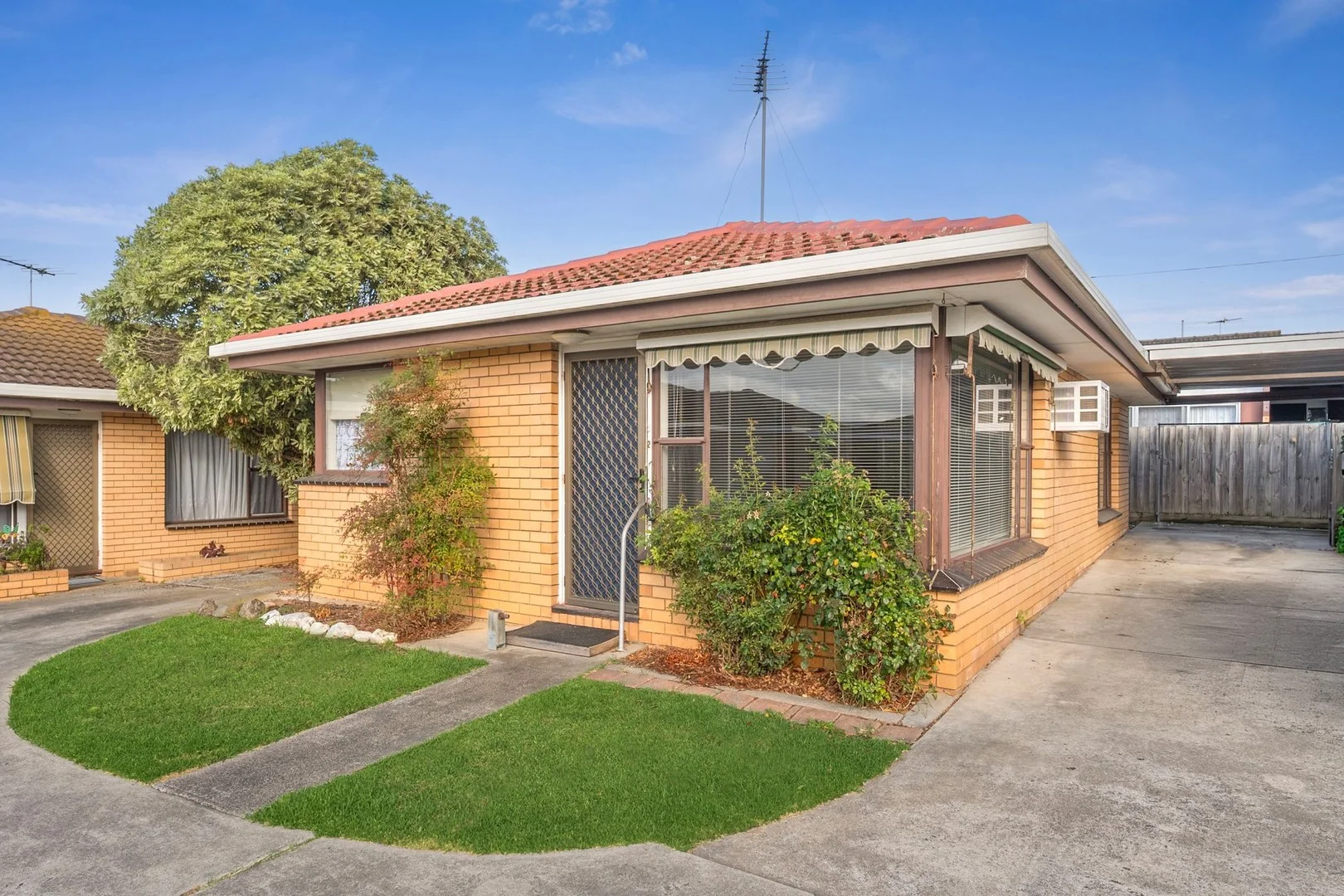 2/9 Elliott Avenue, Highton VIC 3216