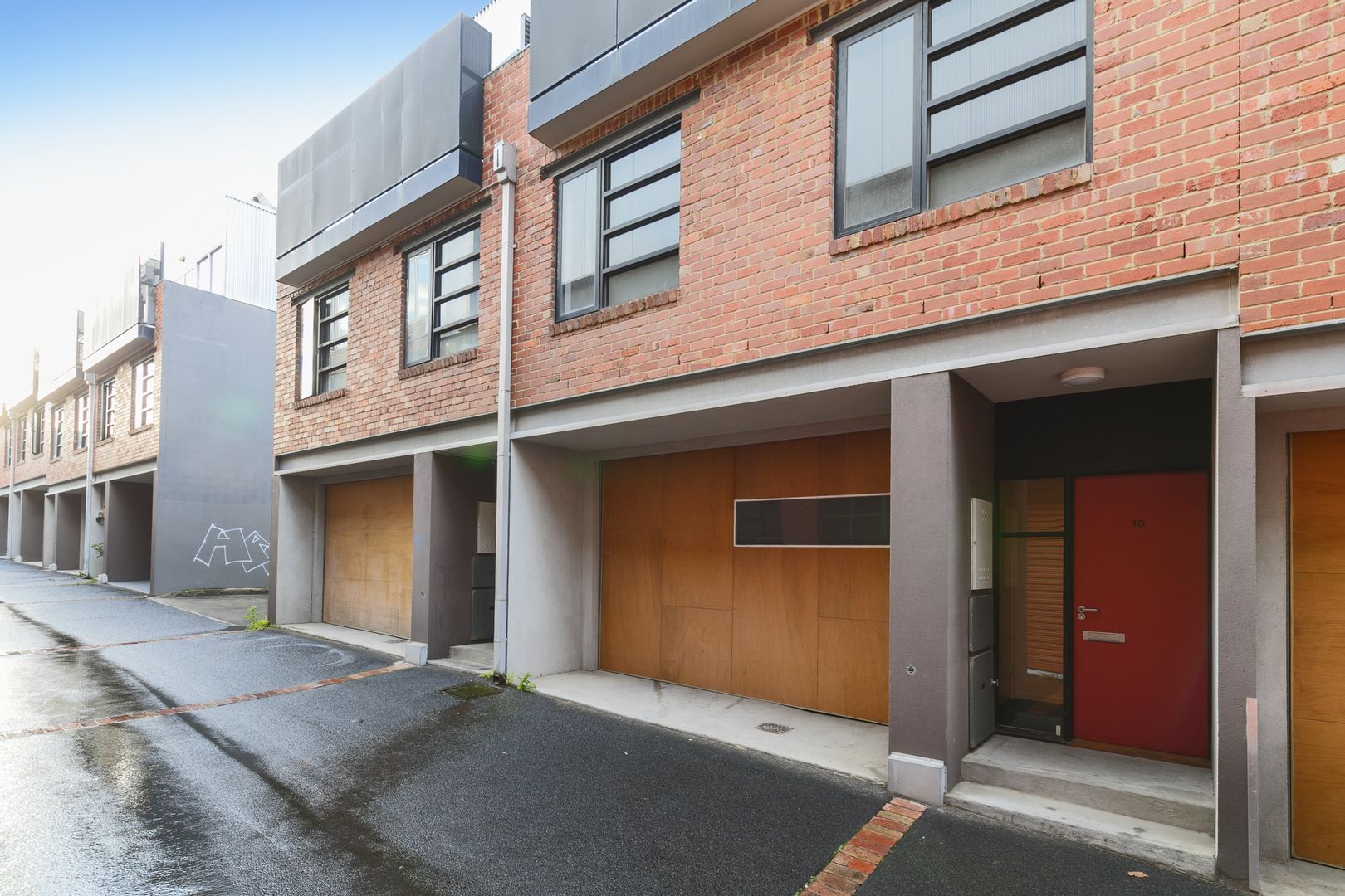 2 bedrooms House in 10 Capel Place NORTH MELBOURNE VIC, 3051