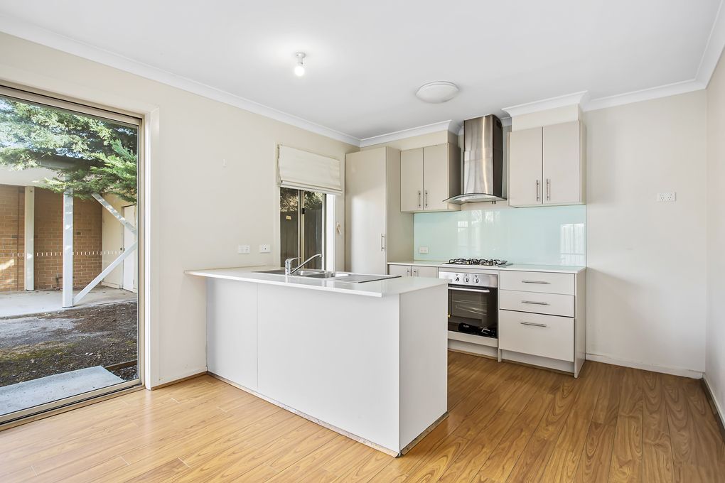 2/11 Bernhardt Ave, Hoppers Crossing VIC 3029, Image 1