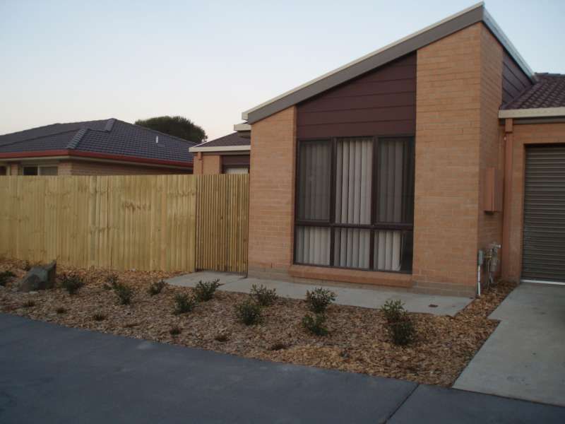 2 bedrooms Townhouse in 2/13 Penton Place GILMORE ACT, 2905
