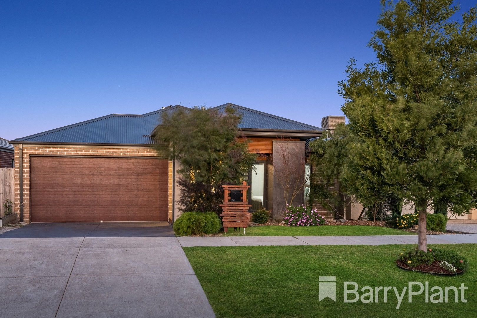 4 bedrooms House in 54 Owarra Boulevard MOUNT DUNEED VIC, 3217