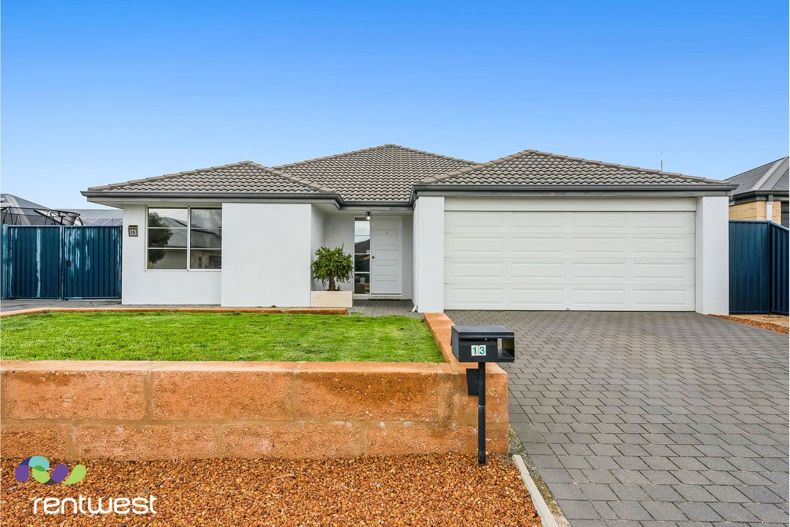 4 bedrooms House in 13 Curacoa Way BYFORD WA, 6122