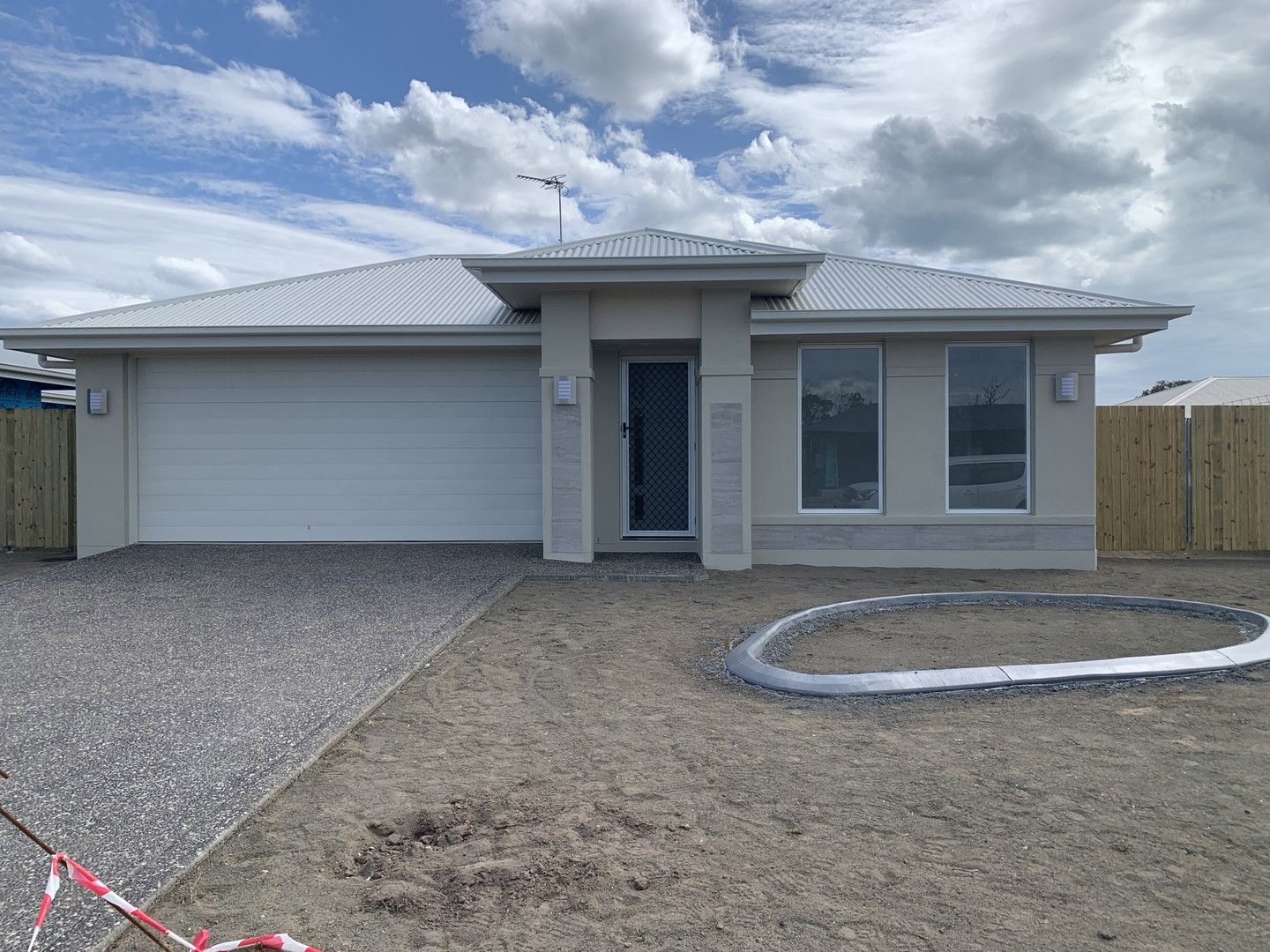 4 bedrooms House in 17 Saltair Way ELI WATERS QLD, 4655