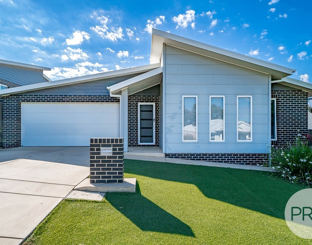 58 Ross Parkway, Gobbagombalin NSW 2650