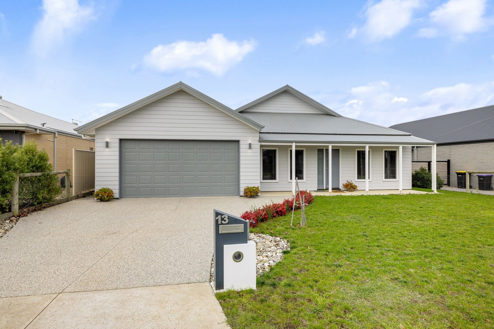 4 bedrooms House in 13 Wattle Grove RIDDELLS CREEK VIC, 3431