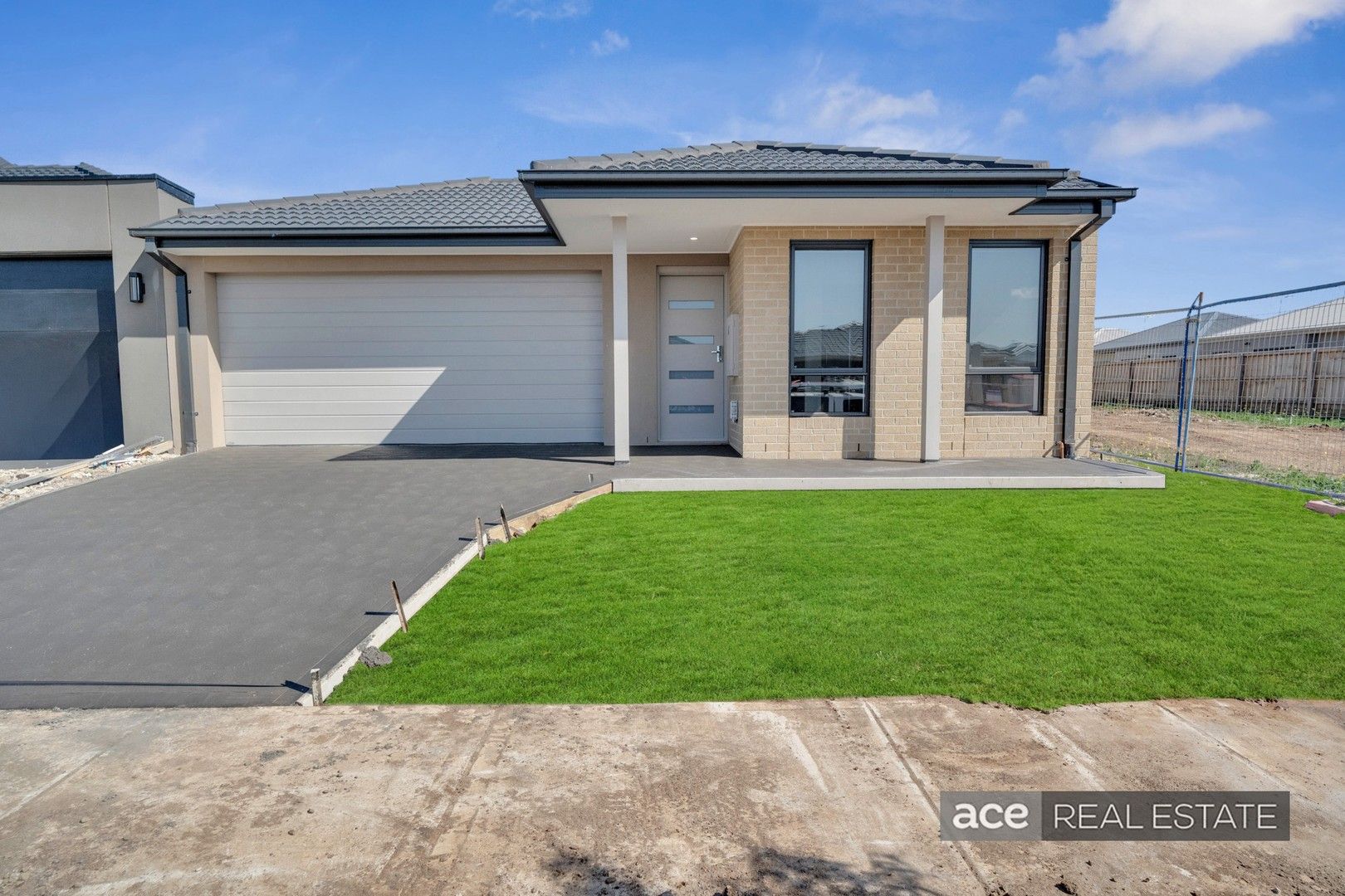 4 bedrooms House in 23 Smethurst Street TARNEIT VIC, 3029