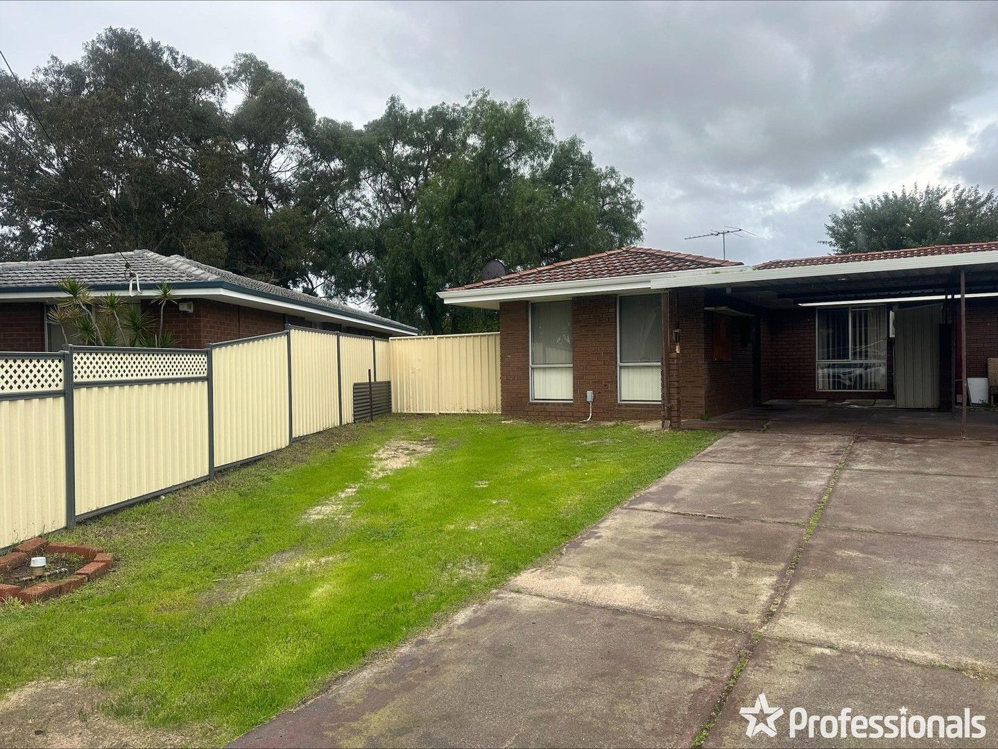 3 bedrooms House in 21 Urana Road ARMADALE WA, 6112