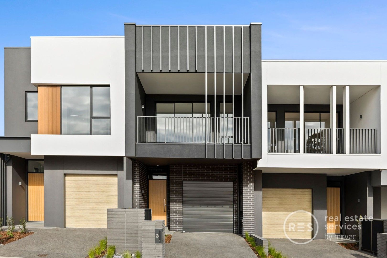 2 bedrooms Townhouse in 3 Silver Leaf Circuit DONCASTER VIC, 3108