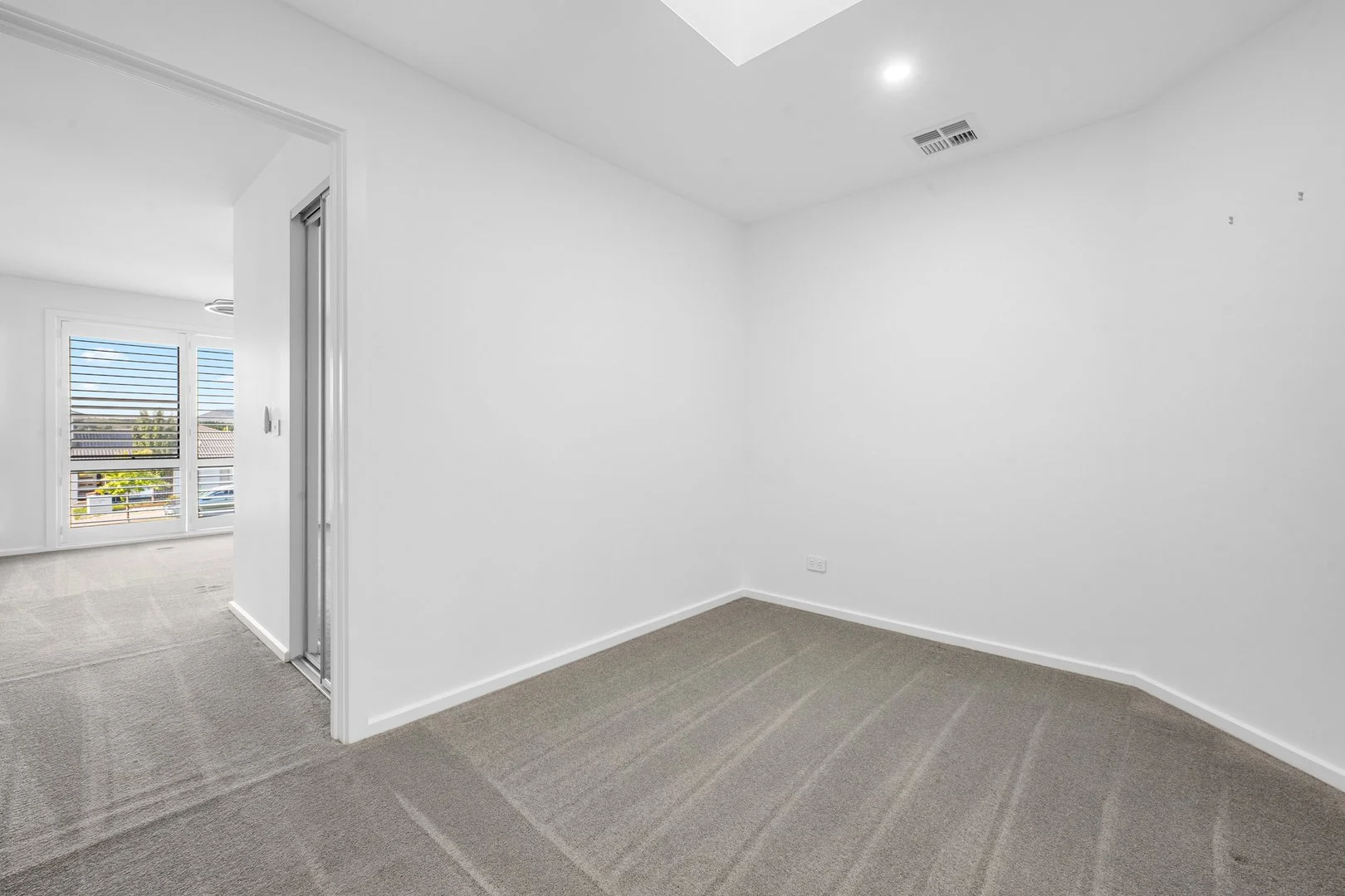 Additional image 10 of 21a Woodberry Avenue, Coombs ACT 2611