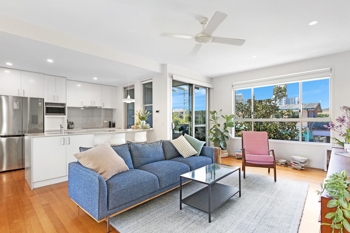 3 bedrooms Townhouse in 2/1 Elder Entrance BURLEIGH HEADS QLD, 4220