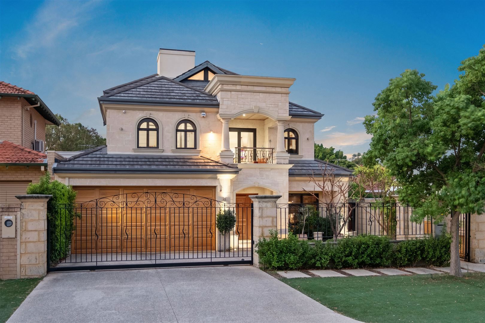 4 bedrooms House in 14 Scenic Crescent SOUTH PERTH WA, 6151