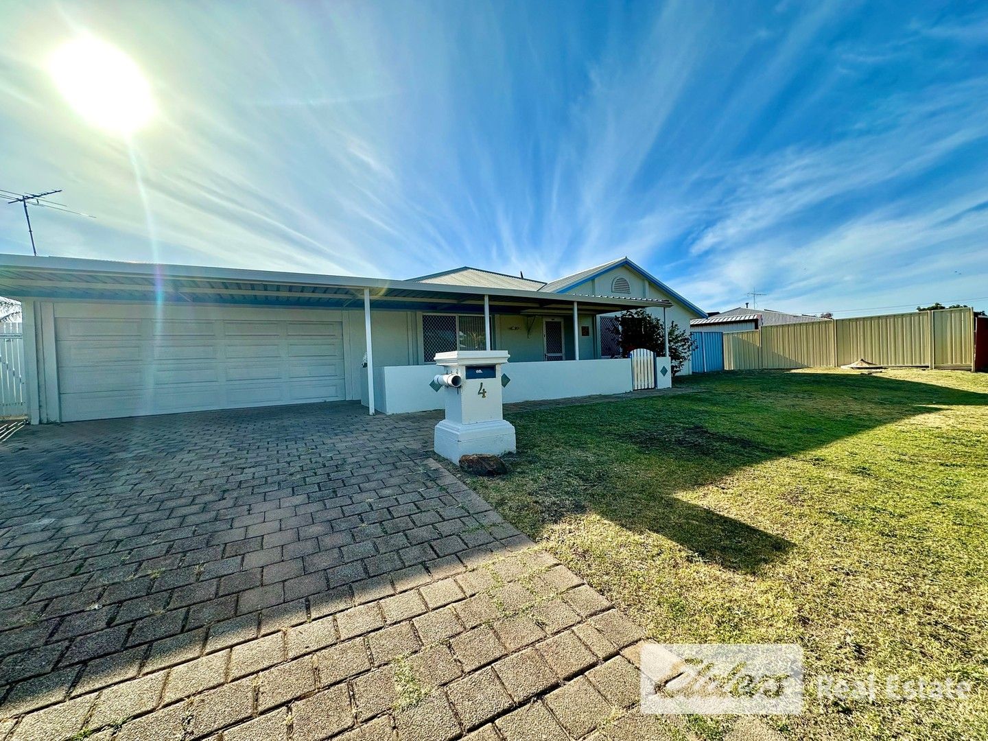 4 bedrooms House in 4 Castlerock Avenue WAIKIKI WA, 6169