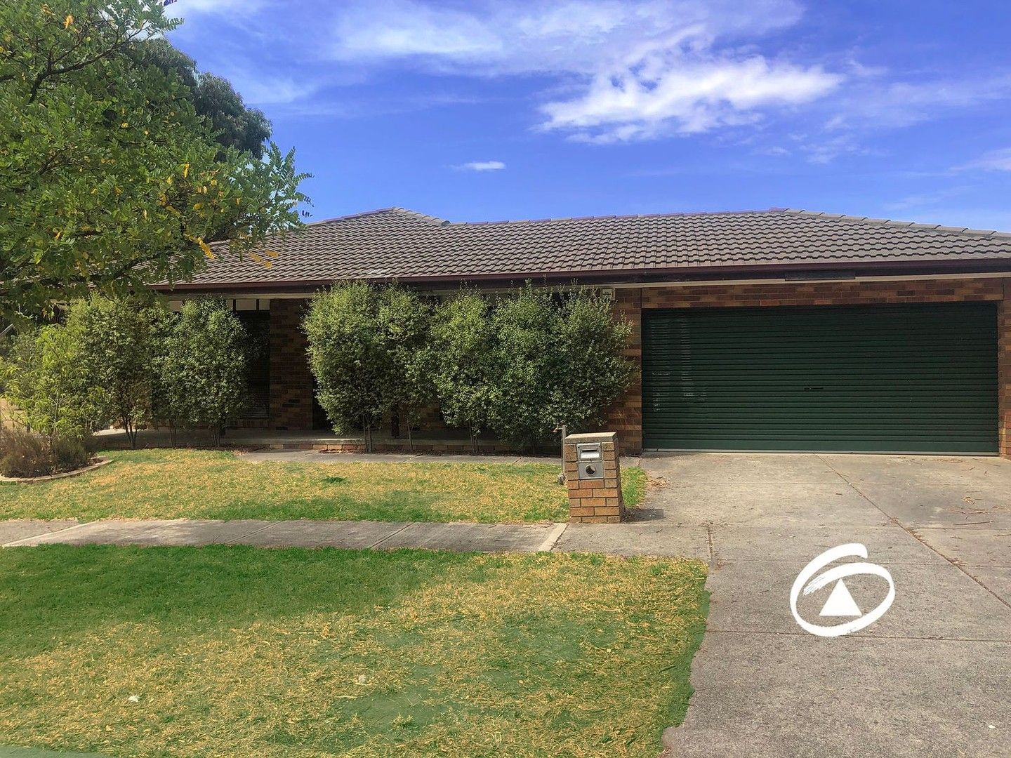3 bedrooms House in 17 Stradbroke Close BERWICK VIC, 3806