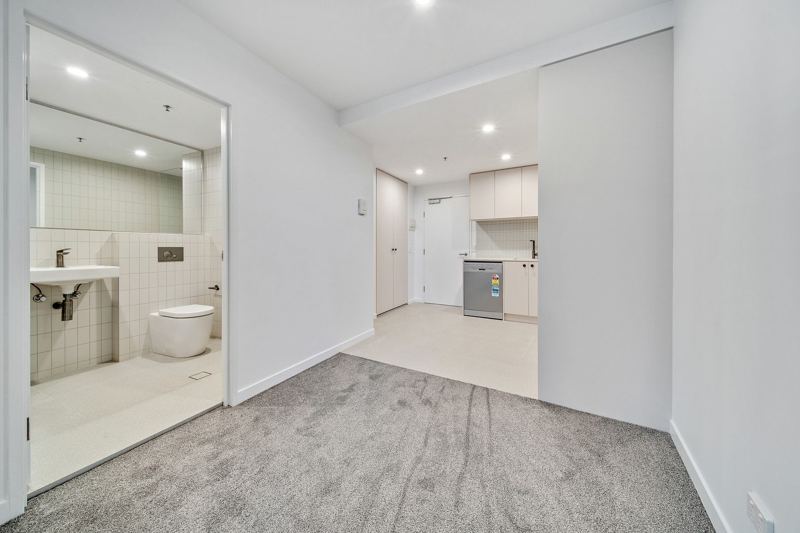 1002/2 Grazier Lane, Belconnen ACT 2617, Image 1