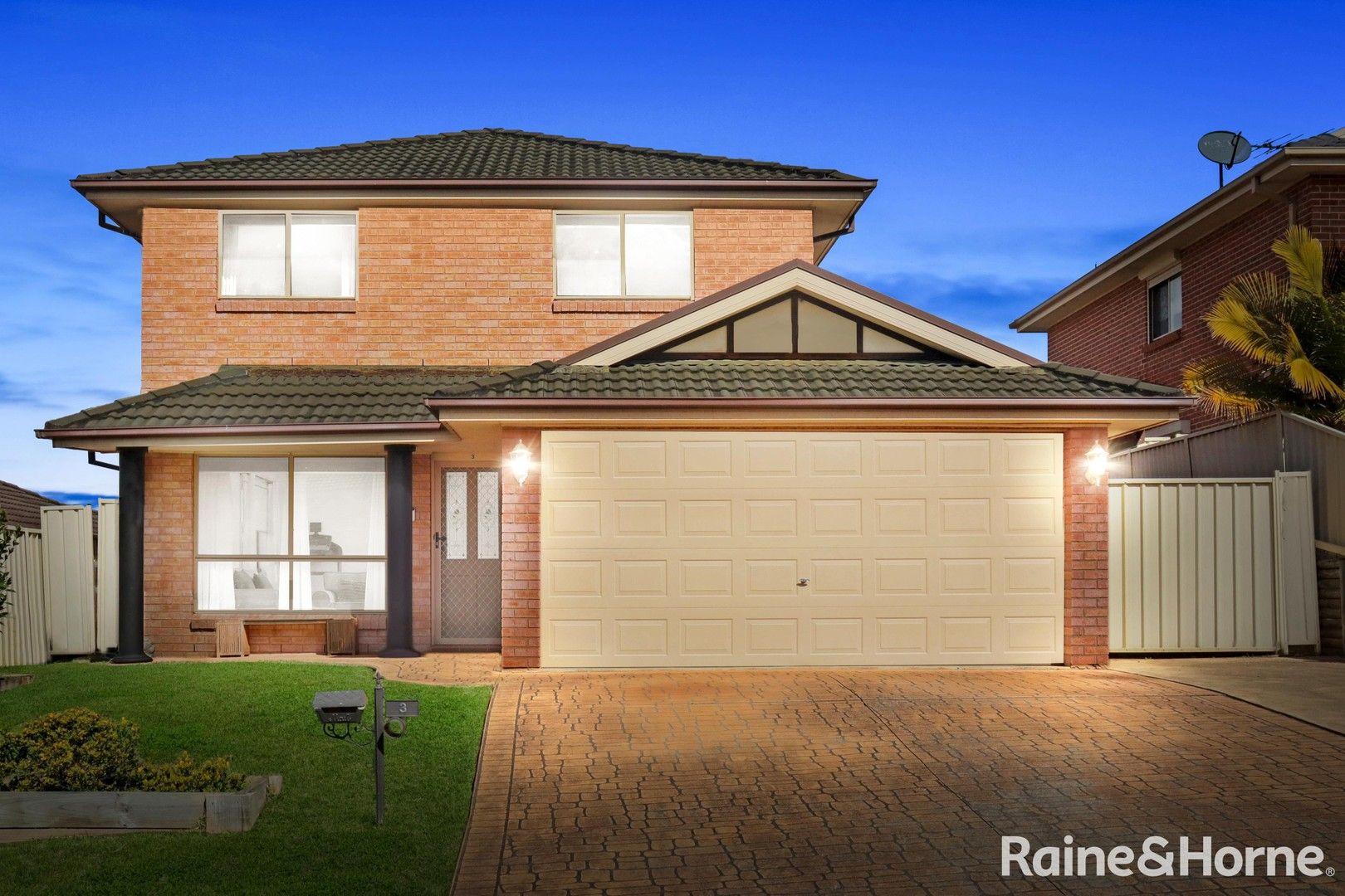 4 bedrooms House in 3 Gili Place GLENMORE PARK NSW, 2745