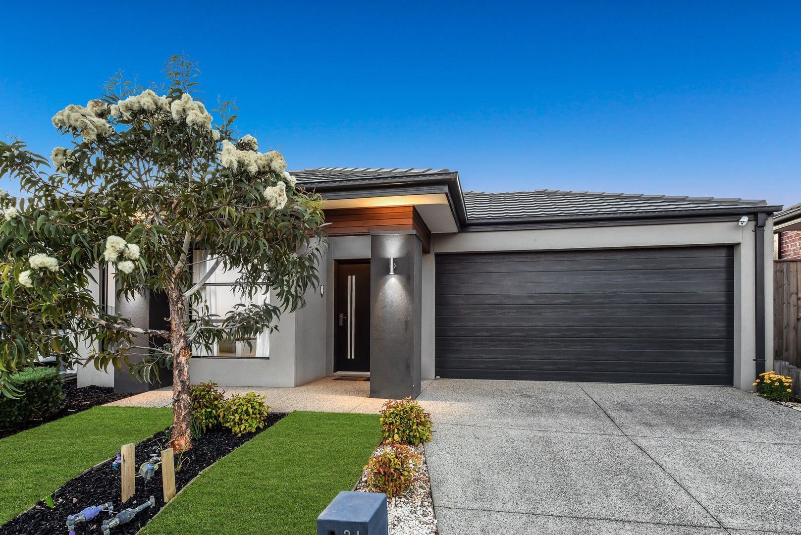 4 bedrooms House in 24 Blacksmith Way CLYDE NORTH VIC, 3978