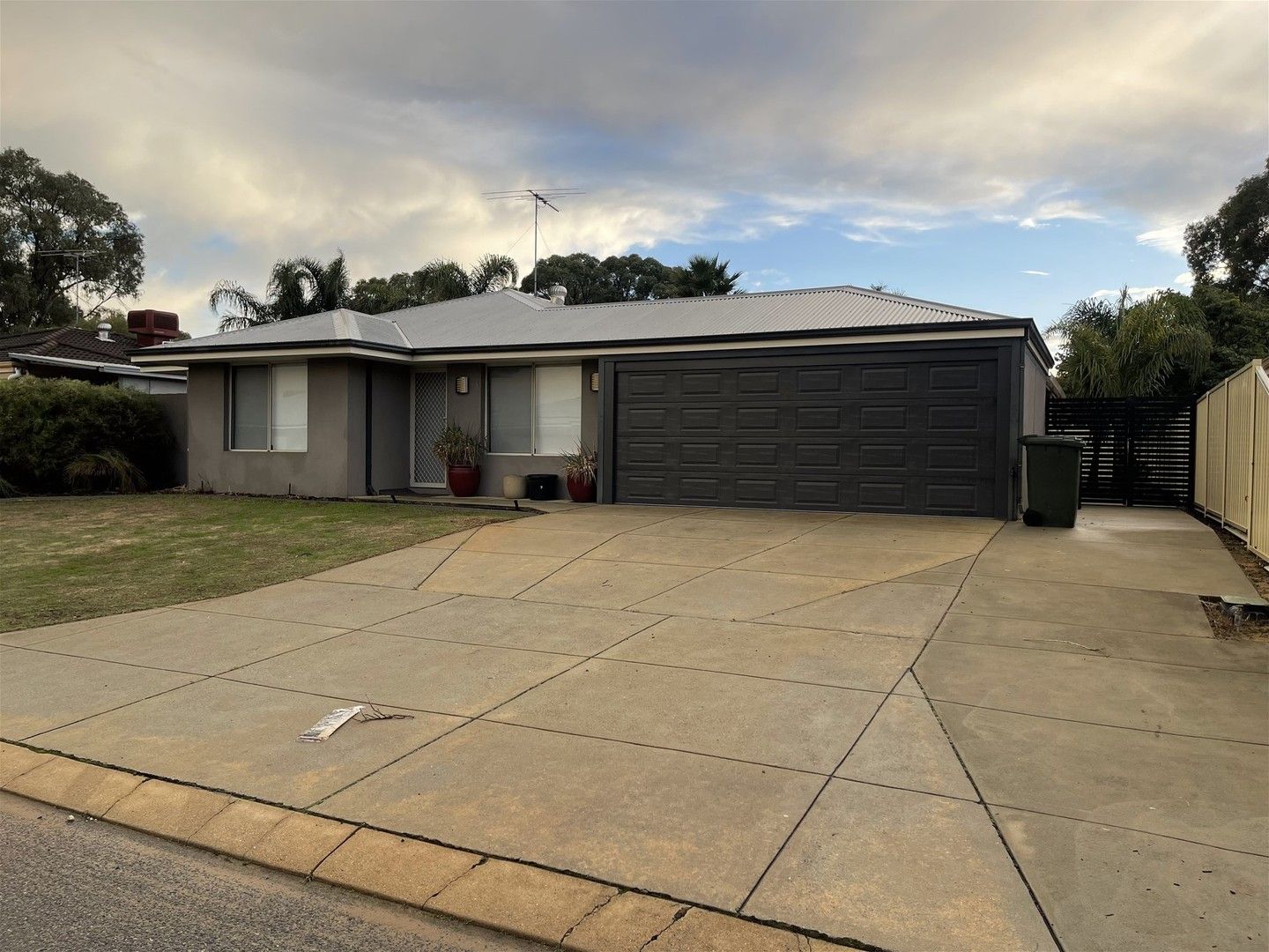 4 bedrooms House in 3 Berkeley Close GREENFIELDS WA, 6210