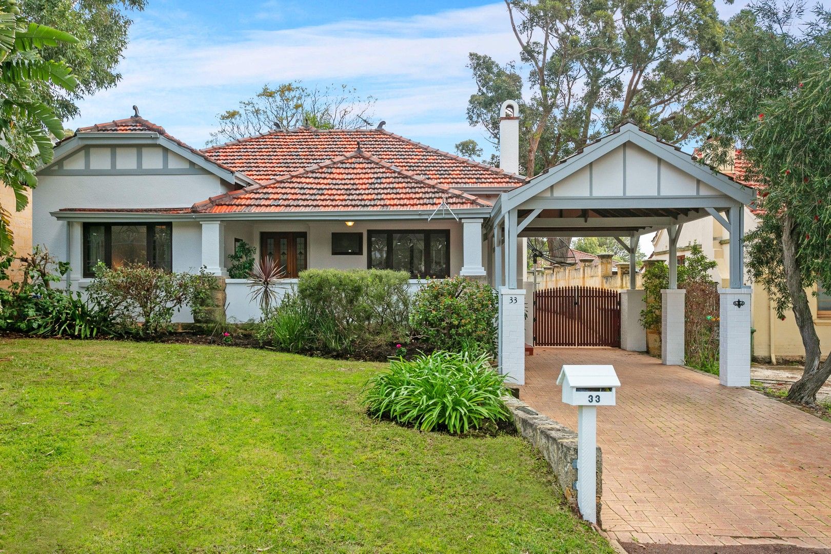 4 bedrooms House in 33 Weld Street NEDLANDS WA, 6009