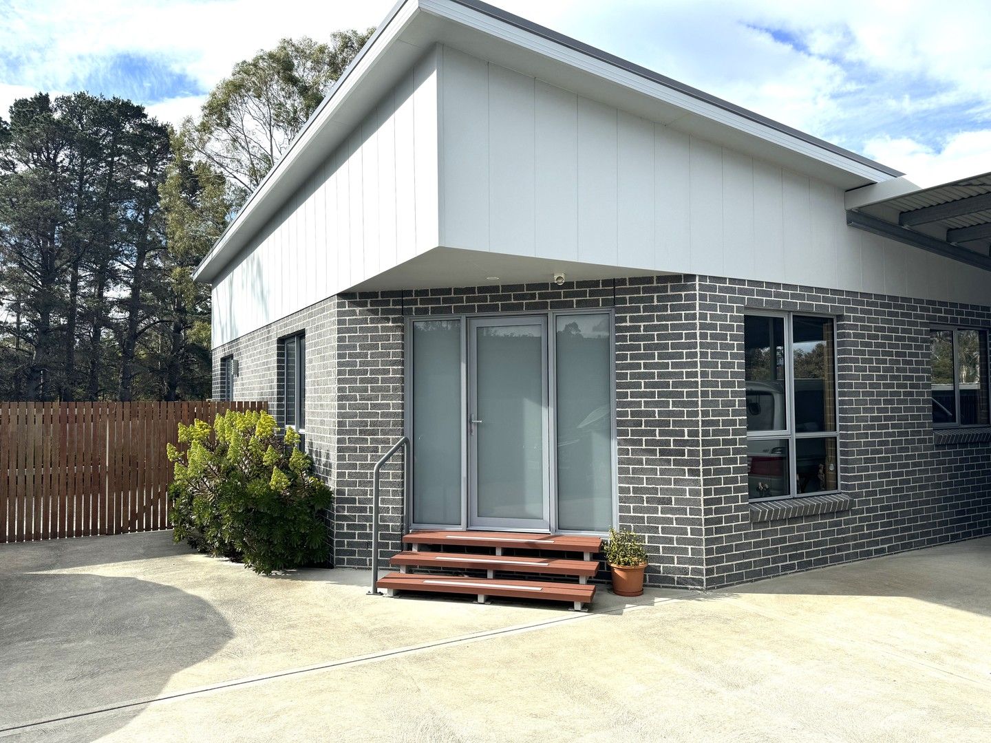 3 bedrooms Apartment / Unit / Flat in 2/71 Mannata Street LAUDERDALE TAS, 7021