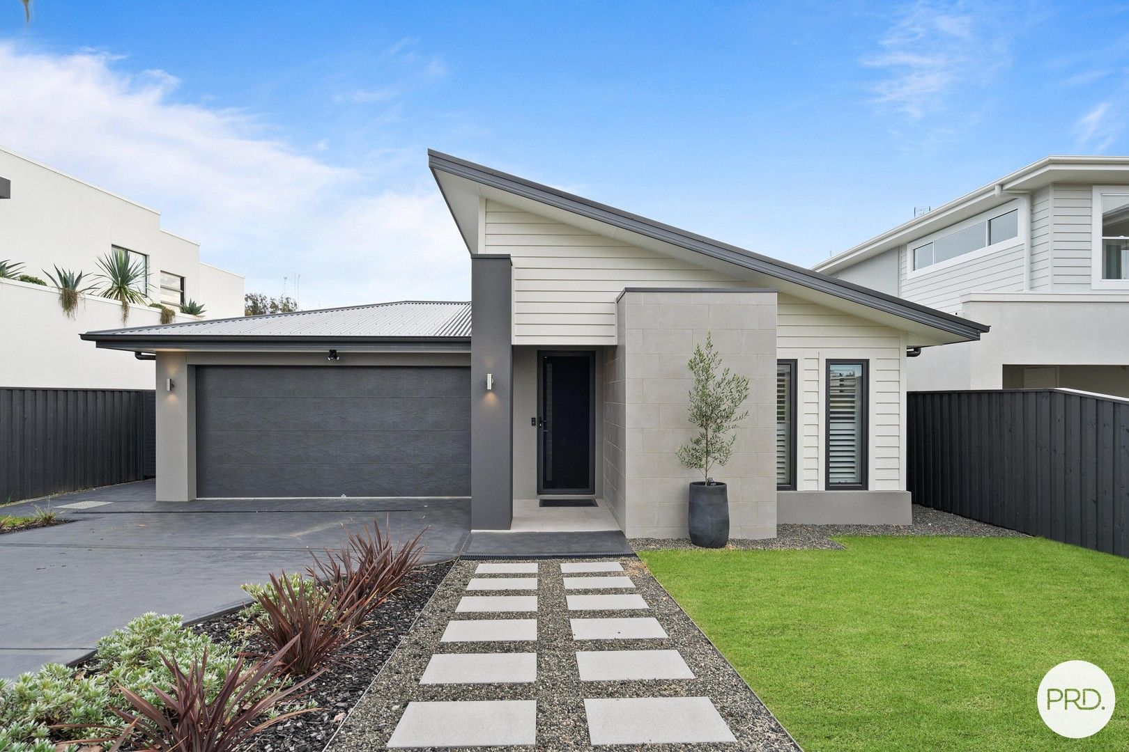 4 bedrooms House in 53 Celestial Drive MORISSET PARK NSW, 2264