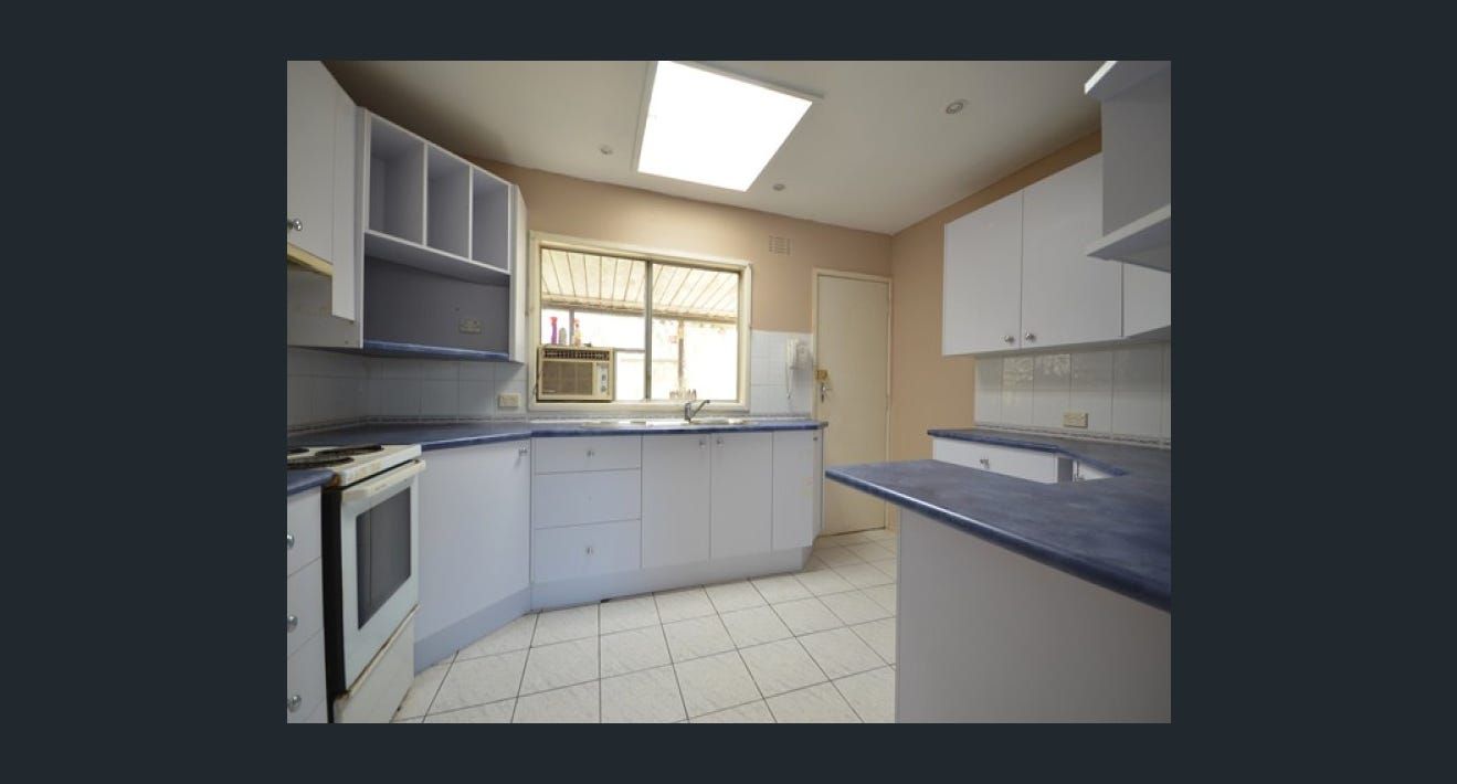 3 bedrooms House in 7 Pecos Place SEVEN HILLS NSW, 2147