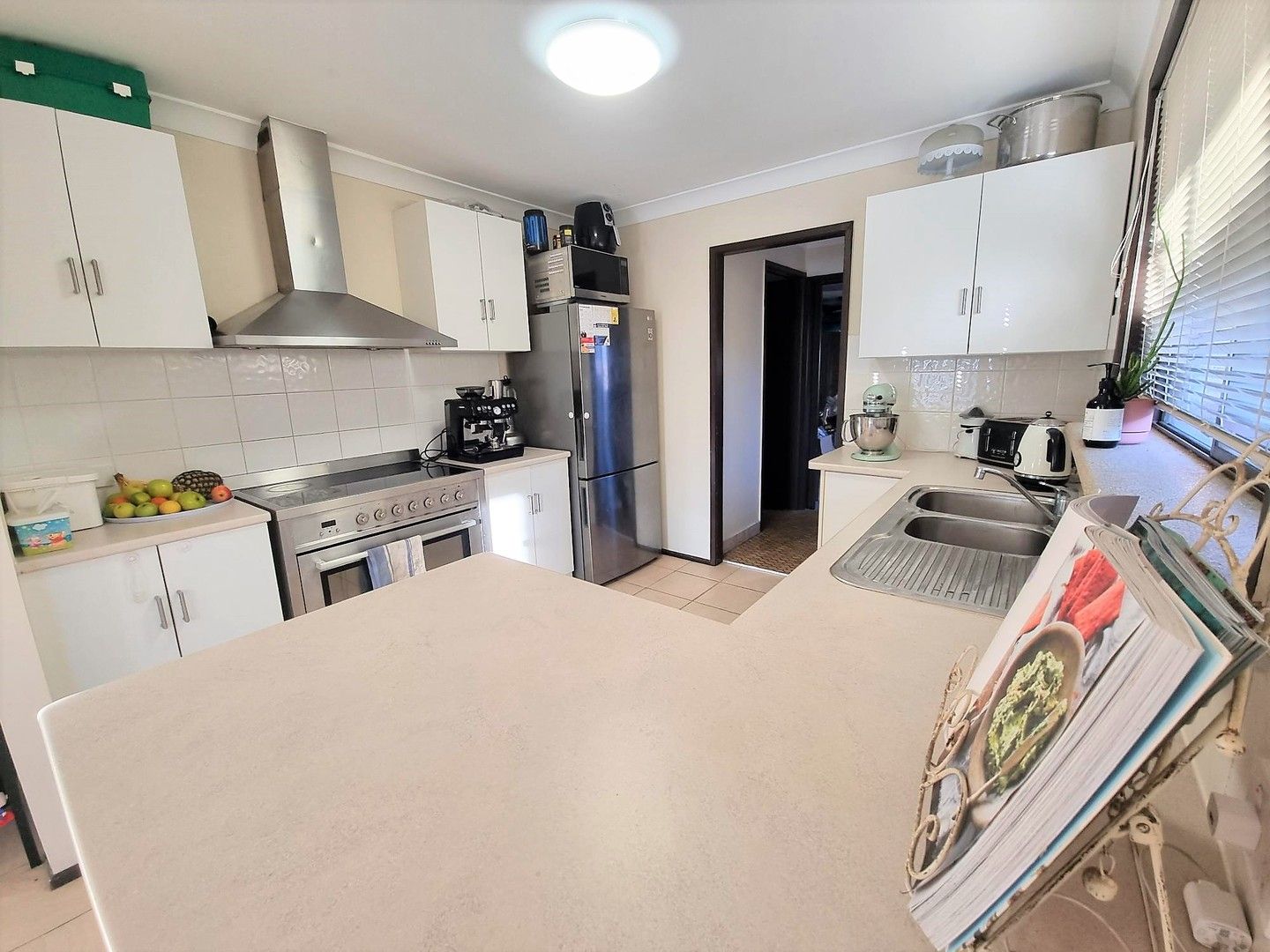 5 bedrooms House in 12 River Crescent BROADBEACH WATERS QLD, 4218