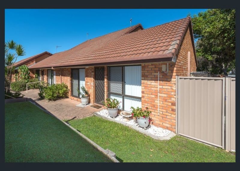 2 bedrooms Townhouse in 172 Barrier Reef Drive MERMAID WATERS QLD, 4218