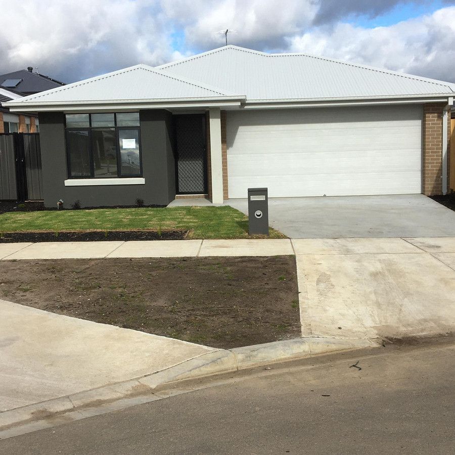 3 bedrooms House in 25 Hillsborough Crescent BERWICK VIC, 3806