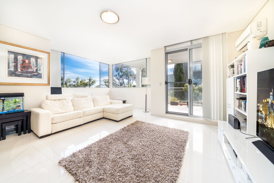 2 bedrooms Apartment / Unit / Flat in 96/23-35 Crane Road CASTLE HILL NSW, 2154