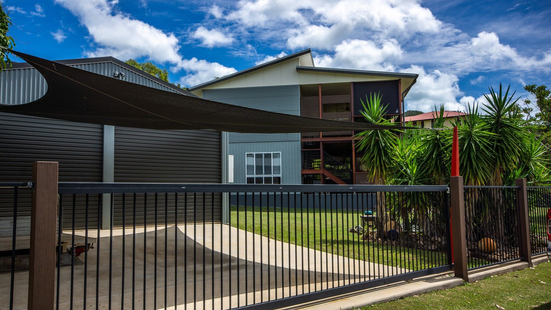 3 bedrooms House in 3 Gloucester Avenue HIDEAWAY BAY QLD, 4800