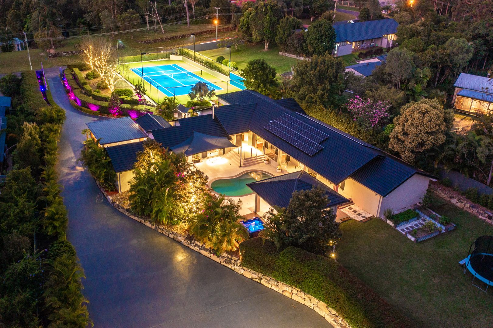 4 Riverdowns Crescent, Helensvale Property History & Address Research