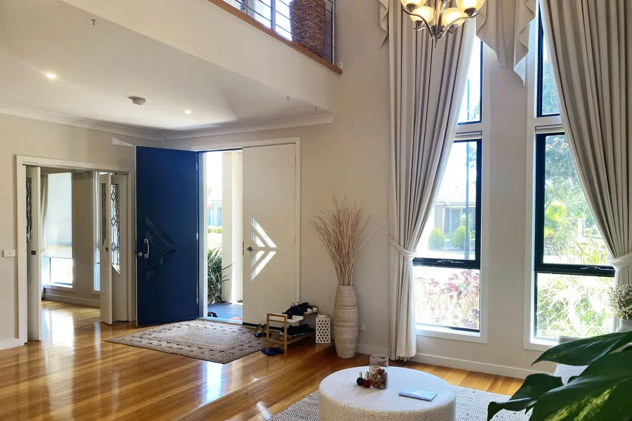 Sophistication, Style and Location ** Furnished 4 Bedroom Home with swiming pool - Widok 4