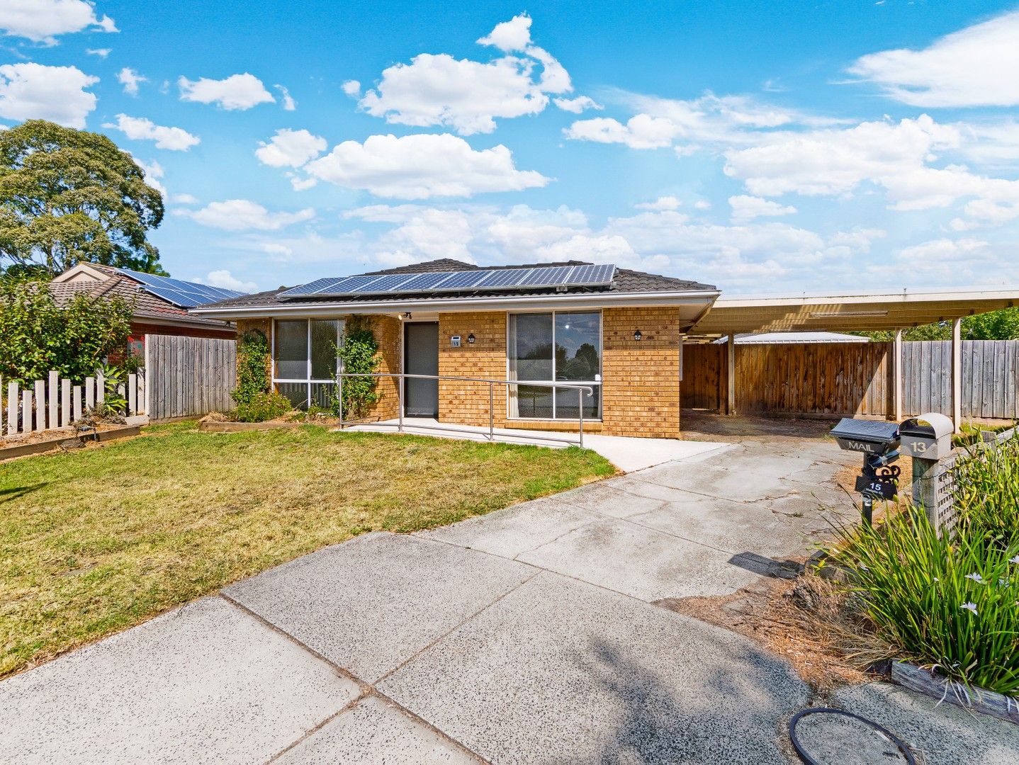 15 Natalie Court, Cranbourne West VIC 3977, Image 0