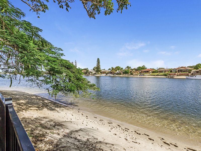 2/10 Orvieto Avenue, Mermaid Waters QLD 4218, Image 2