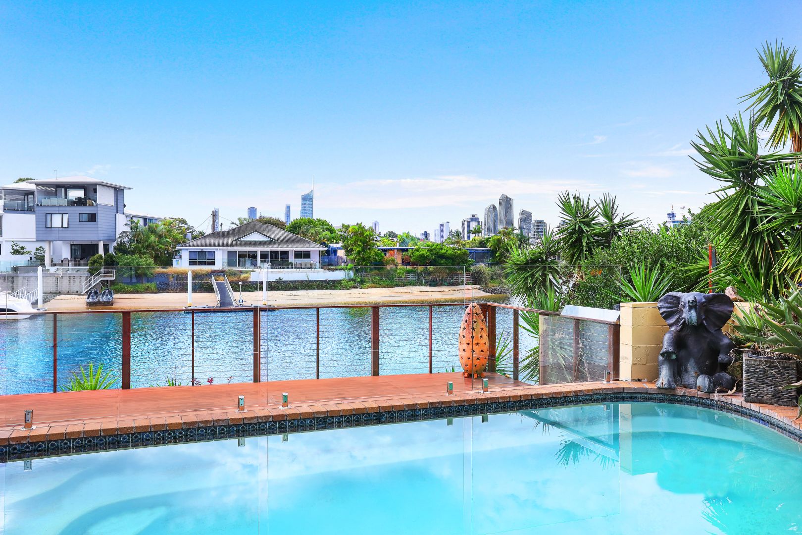 16 Crest View Key, Broadbeach Waters QLD 4218, Image 2