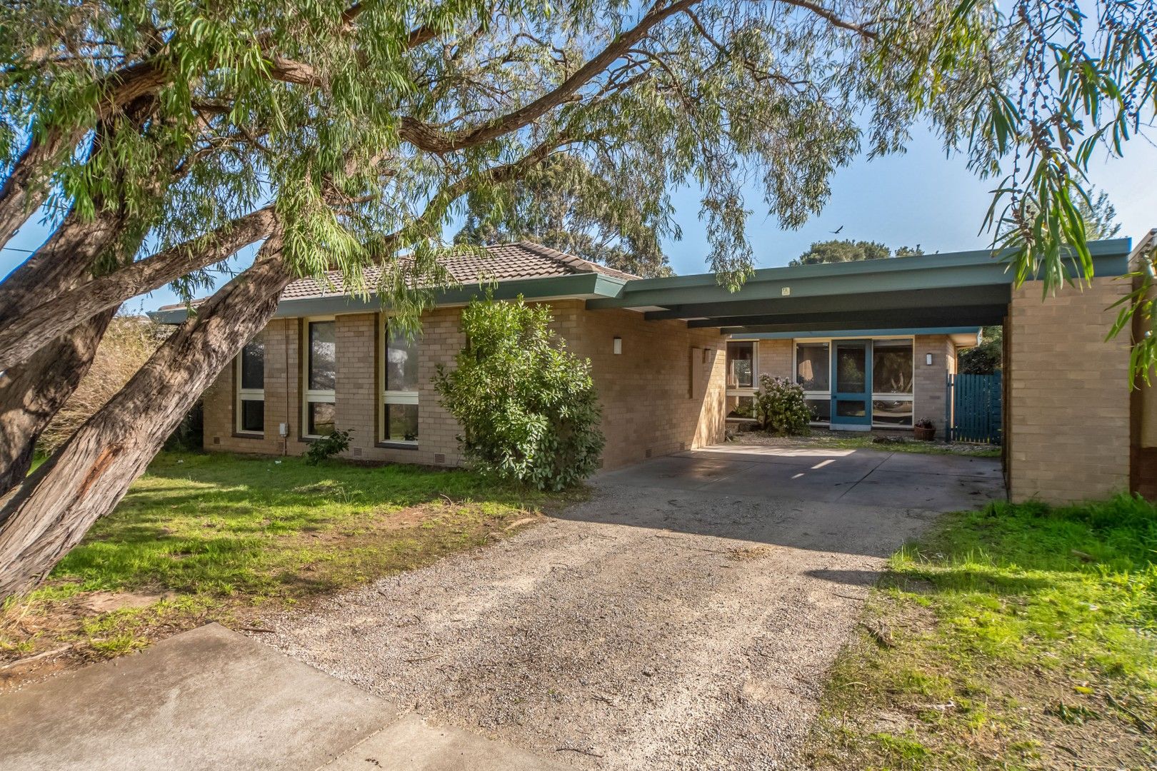 4 bedrooms House in 6 Bunarong Drive FRANKSTON VIC, 3199
