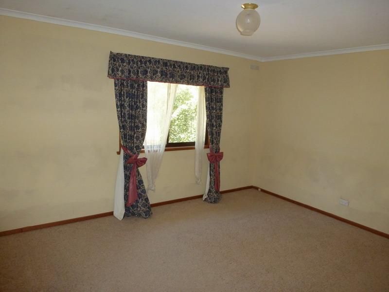 21 Green Street, ELMHURST VIC 3469, Image 2